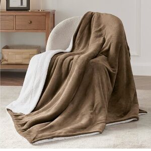 NWT Bedsure Sherpa Fleece Throw Blanket 50X60, camel, all season throw